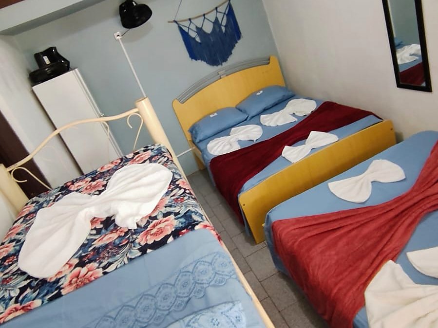 Sala e mesa de refeições da Casa 06
