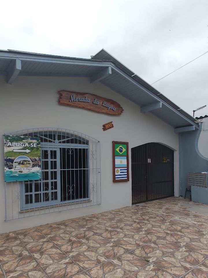 Fachada da pousada Morada da Lagoa, na Praia da Cal