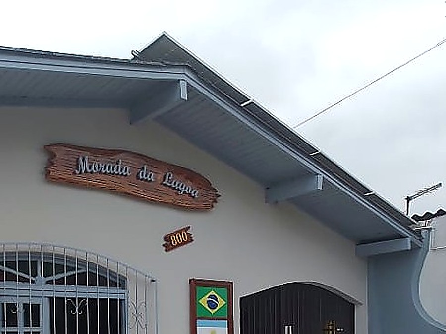 A fachada da Morada da Lagoa — Avenida Independência, 800 — Praia da Cal